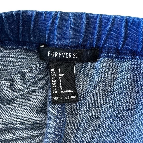 Forever 21 booty denim shorts - Size Small - Picture 4 of 4